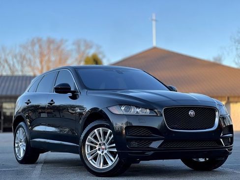 Used 2019 Jaguar F-PACE Prestige image 3