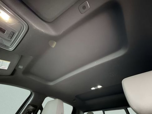 Used 2023 GMC Sierra 2500 SLT w/ SLT Premium Package image 18