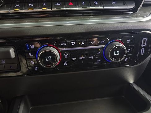 Used 2025 Chevrolet Silverado 1500 High Country w/ Technology Package AWD/4WD image 39