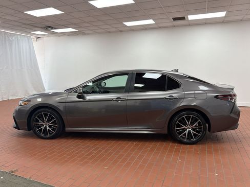 Used 2024 Toyota Camry SE image 2