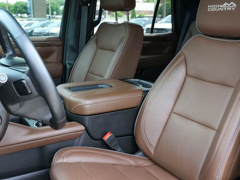 Used 2024 Chevrolet Tahoe High Country AWD/4WD image 7