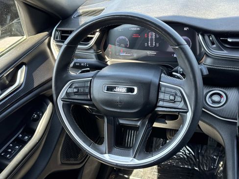 Used 2023 Jeep Grand Cherokee Altitude AWD/4WD image 7