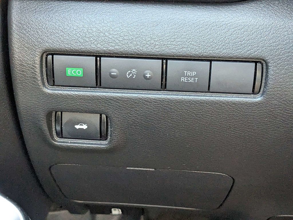Used 2025 Nissan Sentra SR FWD image 24