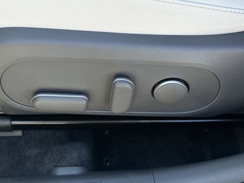 Certified 2025 Hyundai Kona SEL AWD/4WD image 17