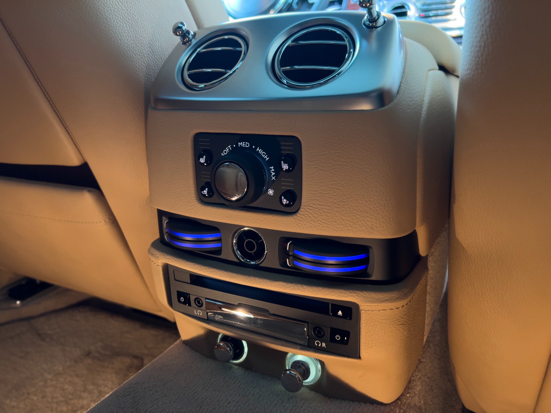 Used 2013 Rolls-Royce Ghost RWD image 36