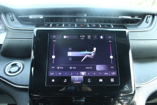 Used 2024 Jeep Grand Cherokee Laredo RWD image 20