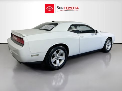 Used 2014 Dodge Challenger R/T image 4