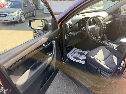 Used 2013 Kia Sorento LX w/ Convenience Pkg image 13
