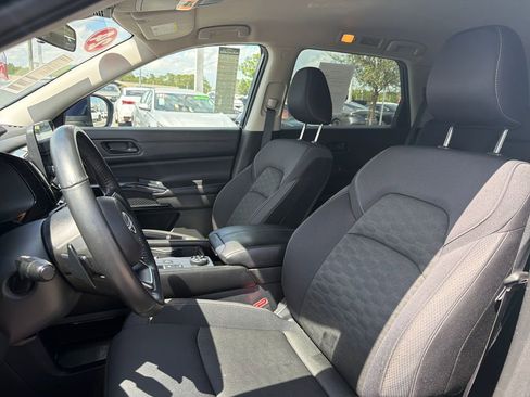 Used 2024 Nissan Pathfinder SV AWD/4WD image 16