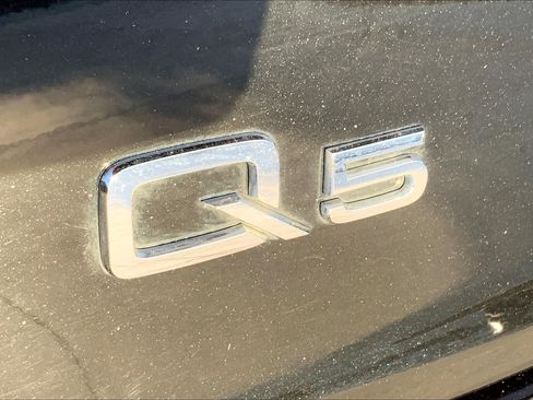 Used 2021 Audi Q5 2.0T Premium Plus w/ Premium Plus Package AWD/4WD image 32