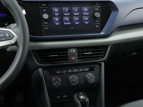 Used 2022 Volkswagen Taos SE image 16