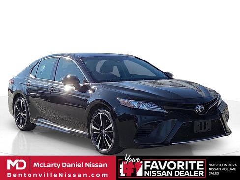 Used 2018 Toyota Camry XSE image 1