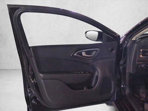 Used 2016 Chrysler 200 Limited w/ Convenience Group FWD image 10