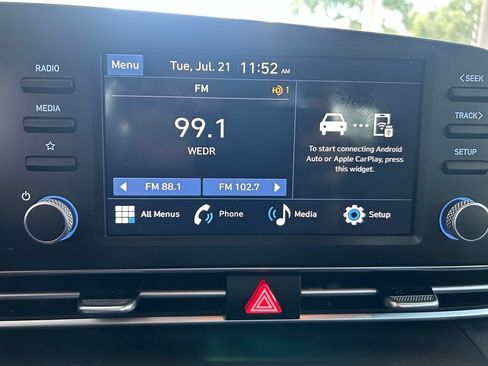 Used 2025 Hyundai Elantra SE FWD image 8