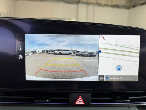 Used 2025 Hyundai Elantra Limited image 17