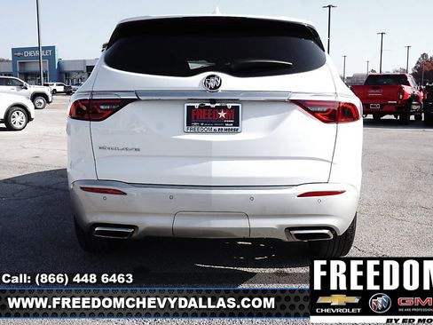 Used 2023 Buick Enclave Essence image 40