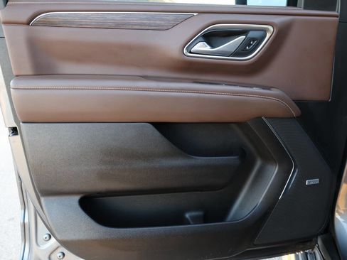 Used 2022 Chevrolet Suburban High Country image 12