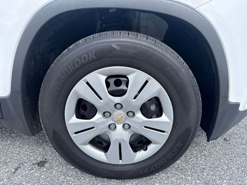 Used 2019 Chevrolet Trax LS FWD image 30