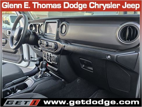 Certified 2023 Jeep Gladiator Willys image 31