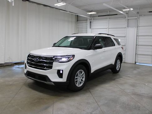 New 2026 Ford Explorer Active image 3