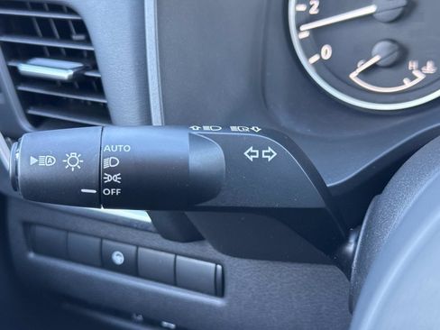 Used 2024 Nissan Rogue SV image 9