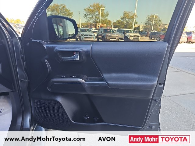 Used 2021 Toyota Tacoma TRD Off-Road AWD/4WD image 40