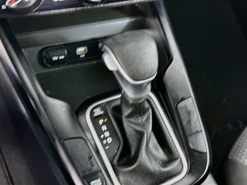 Used 2025 Kia Soul LX w/ LX Technology Package FWD image 24