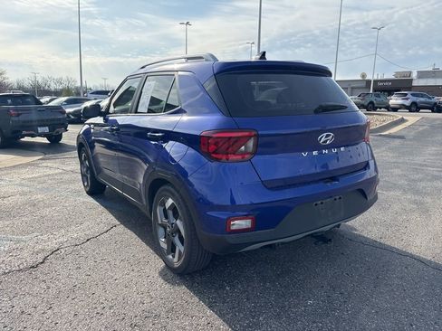 Used 2022 Hyundai Venue SEL image 6