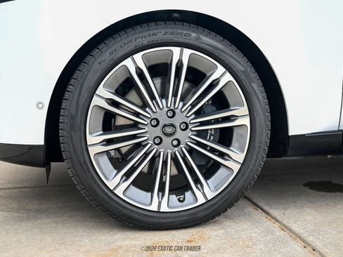 Used 2025 Land Rover Range Rover SE image 55