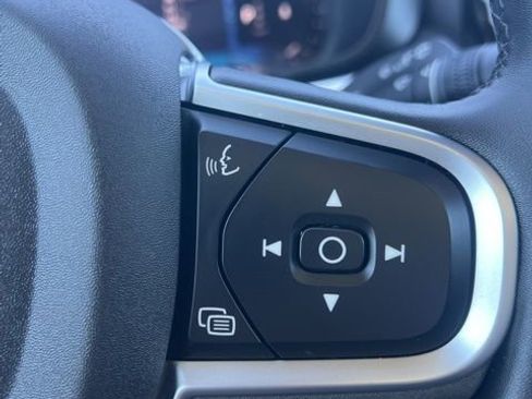 Used 2025 Volvo XC60 B5 Core image 15