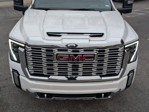 Used 2024 GMC Sierra 2500 Denali w/ Denali Reserve Package image 12