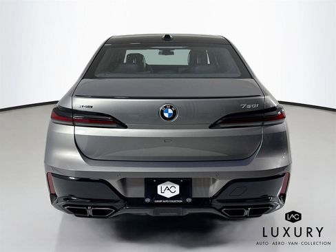 Used 2023 BMW 760i xDrive image 7