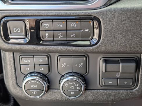New 2026 GMC Yukon XL Denali w/ Denali Reserve Package AWD/4WD image 21