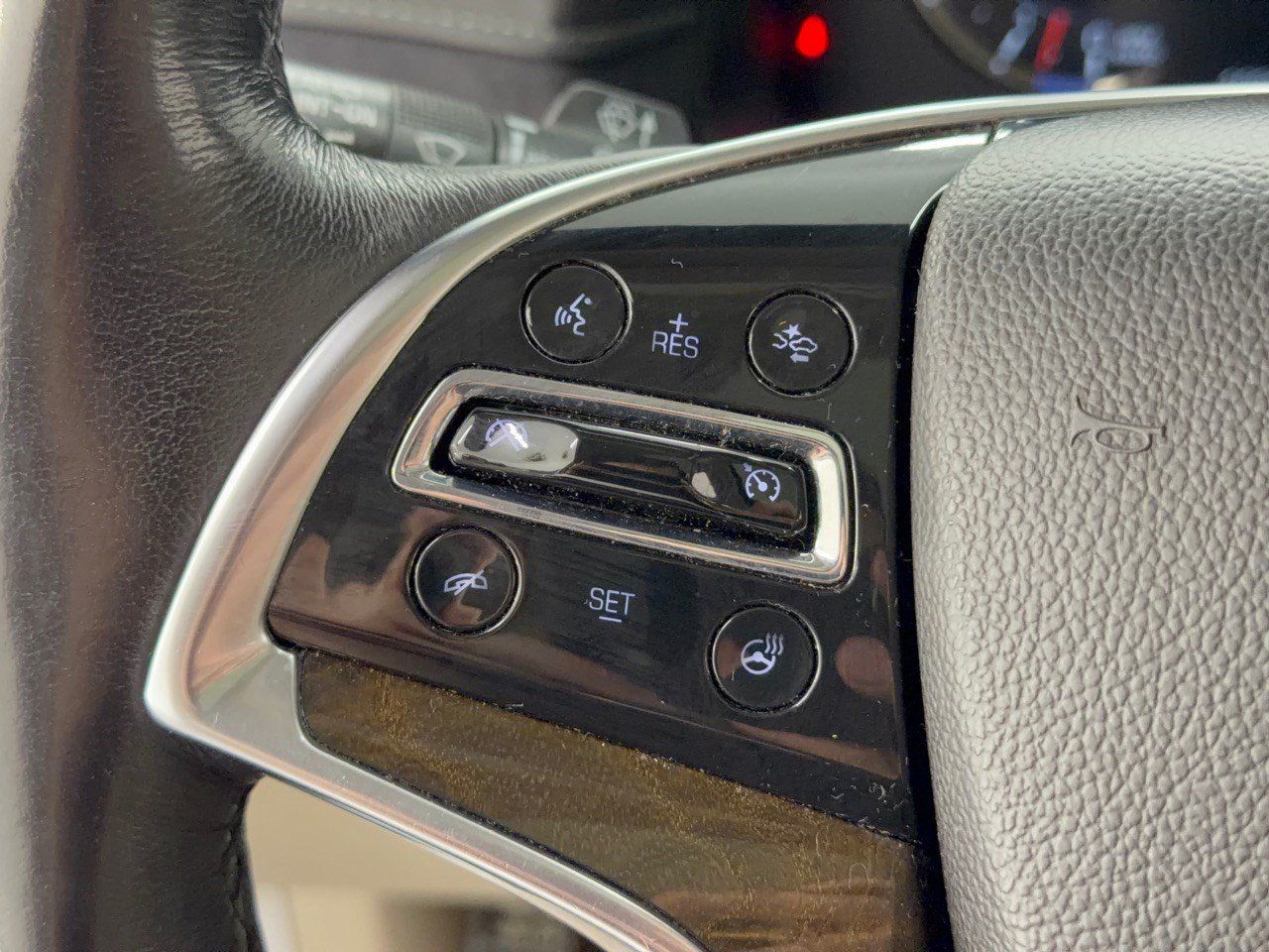 Used 2018 Cadillac Escalade Luxury AWD/4WD image 18