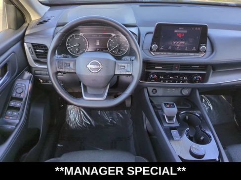 Used 2025 Nissan Rogue SV AWD/4WD image 15