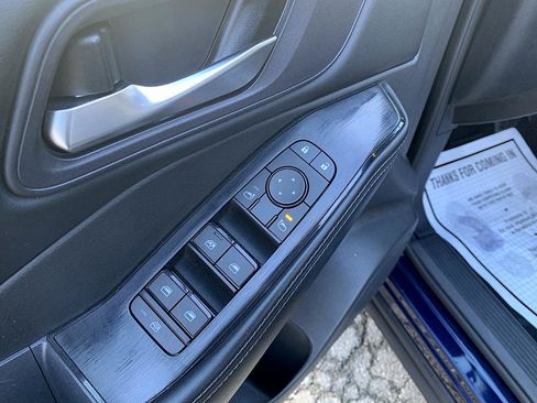 Used 2024 Nissan Rogue SV image 10