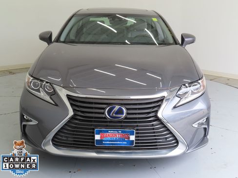 Used 2018 Lexus ES 300h w/ Luxury Package FWD image 10