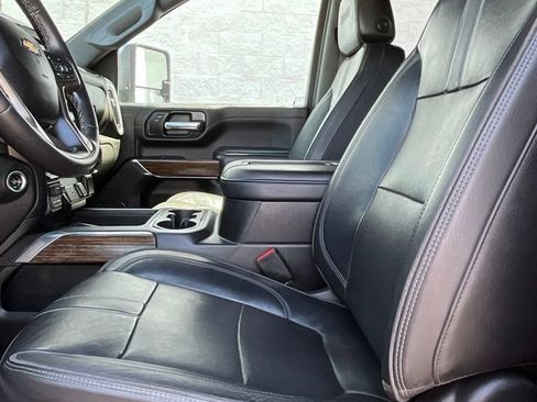 Used 2022 Chevrolet Silverado 3500 High Country w/ Technology Package AWD/4WD image 11