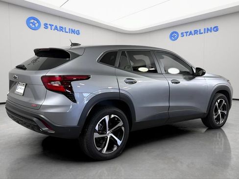 Certified 2024 Chevrolet Trax RS w/ Sunroof Package FWD image 9