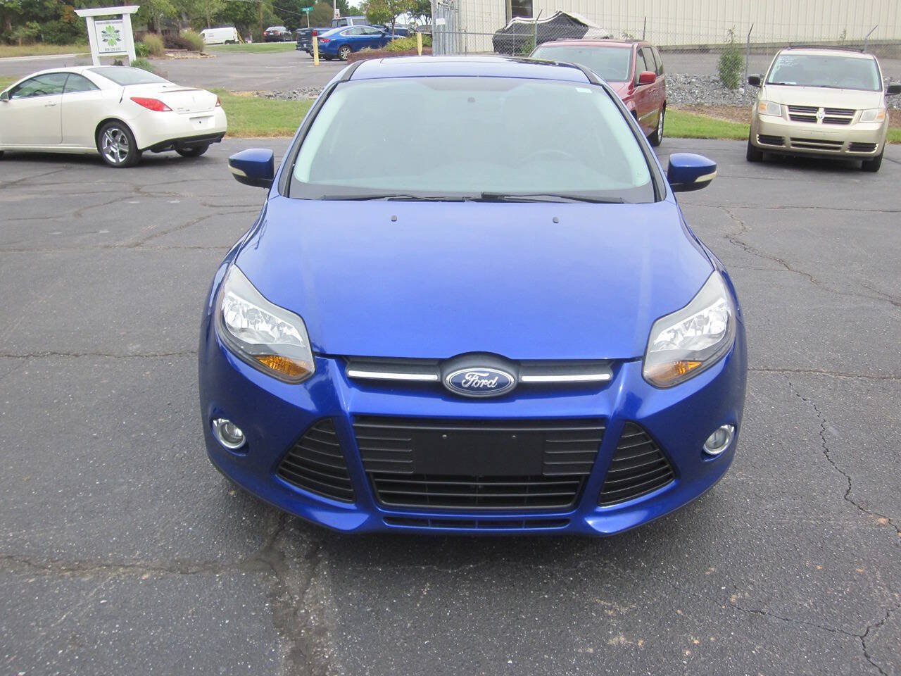 Used 2014 Ford Focus SE w/ Equipment Group 201A FWD image 3