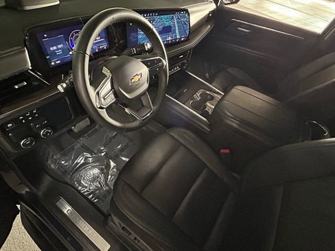 Used 2025 Chevrolet Suburban LT image 54