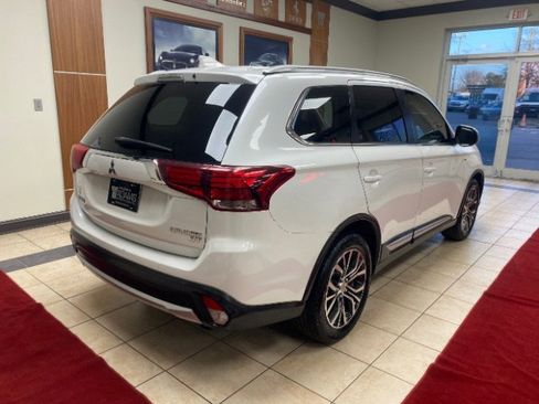 Used 2017 Mitsubishi Outlander GT image 4