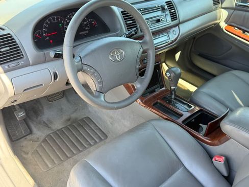 Used 2005 Toyota Camry XLE w/ XLE Premium Plus Pkg FWD image 15
