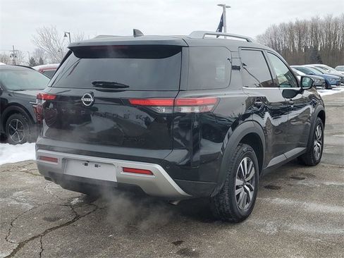 Used 2023 Nissan Pathfinder SL image 4