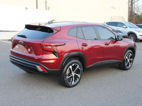 Used 2025 Chevrolet Trax RS FWD image 8