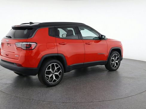 Used 2025 Jeep Compass Limited AWD/4WD image 9