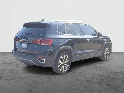 Used 2022 Volkswagen Taos SE FWD image 4