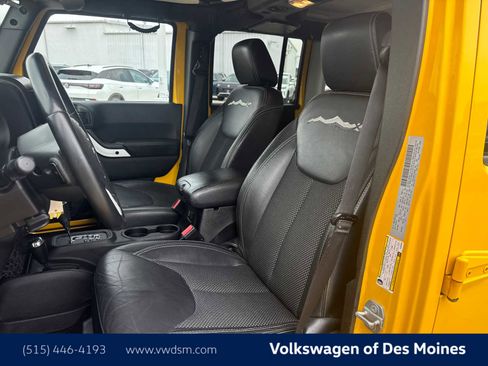 Used 2015 Jeep Wrangler Unlimited Sahara image 11