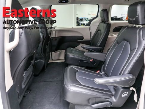 Used 2024 Chrysler Pacifica Touring-L image 36