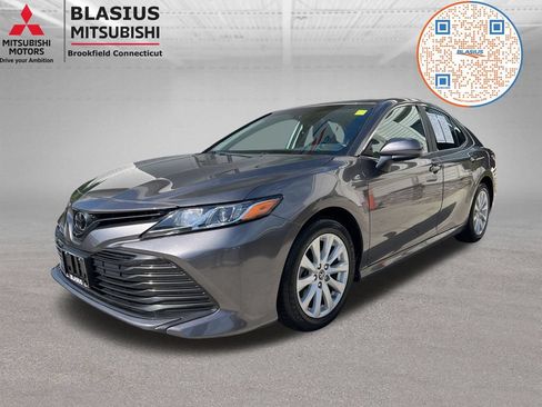 Used 2018 Toyota Camry LE FWD image 16